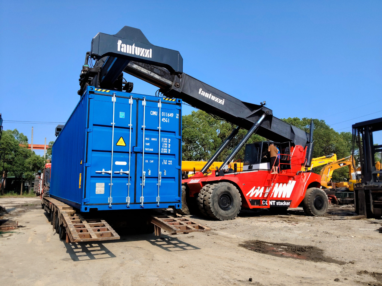 FANTUZZI CS45KM 45TON - Reachstacker: φωτογραφία 3 FANTUZZI CS45KM 45TON - Reachstacker: φωτογραφία 3