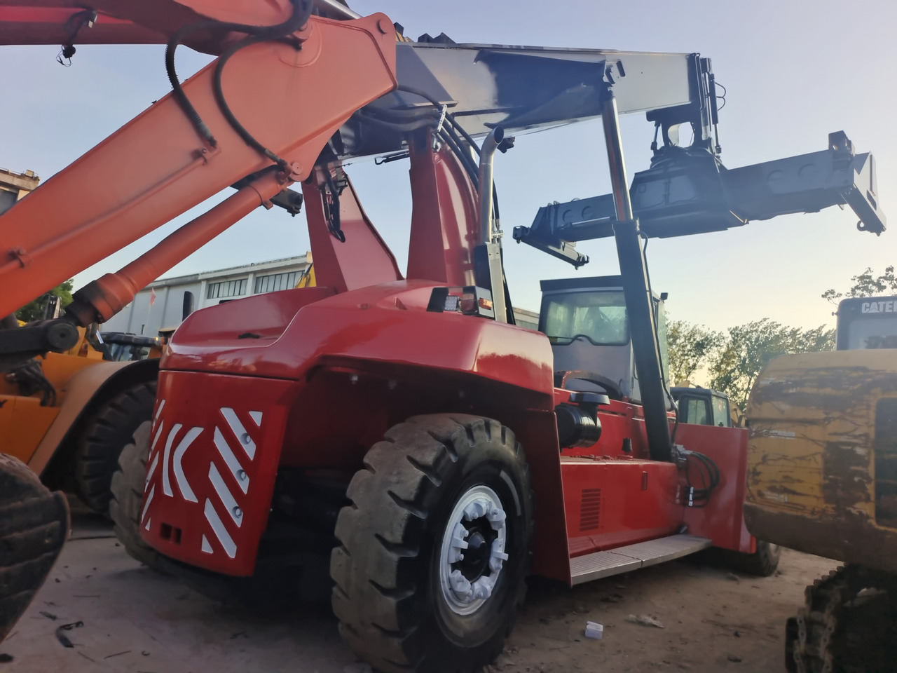 KALMAR DRF 450 45 TON REACH STACKER - Reachstacker: φωτογραφία 3 KALMAR DRF 450 45 TON REACH STACKER - Reachstacker: φωτογραφία 3