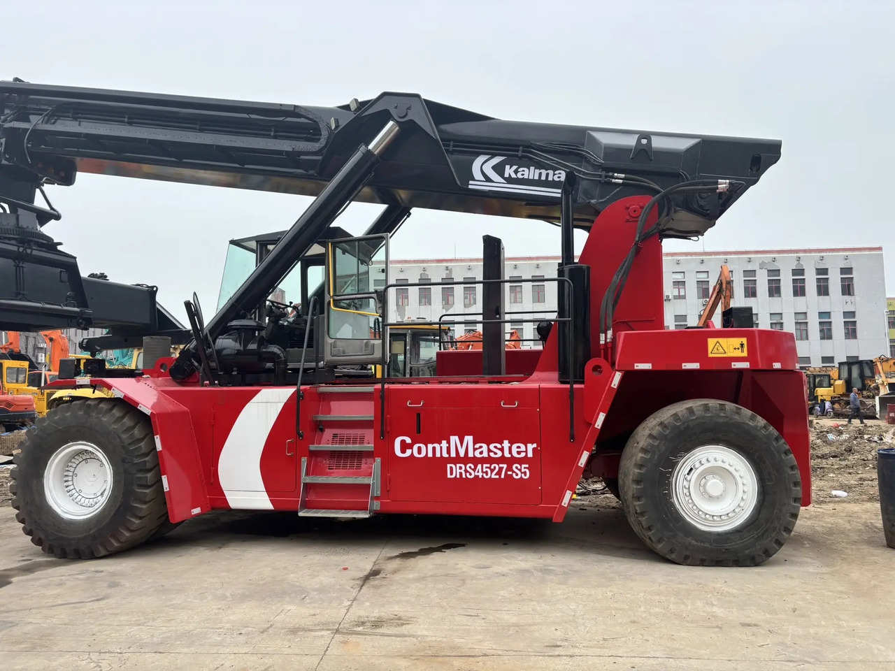 KALMAR DRS4527-S5 - Reachstacker: φωτογραφία 4 KALMAR DRS4527-S5 - Reachstacker: φωτογραφία 4