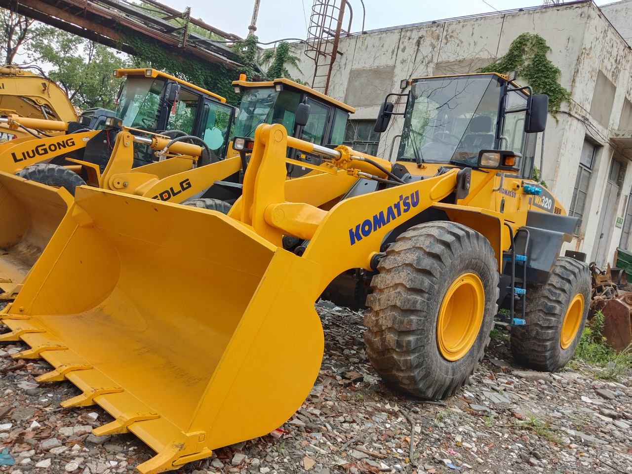 KOMATSU WA320-5 - Ελαστιχοφόρος φορτωτής: φωτογραφία 1 KOMATSU WA320-5 - Ελαστιχοφόρος φορτωτής: φωτογραφία 1