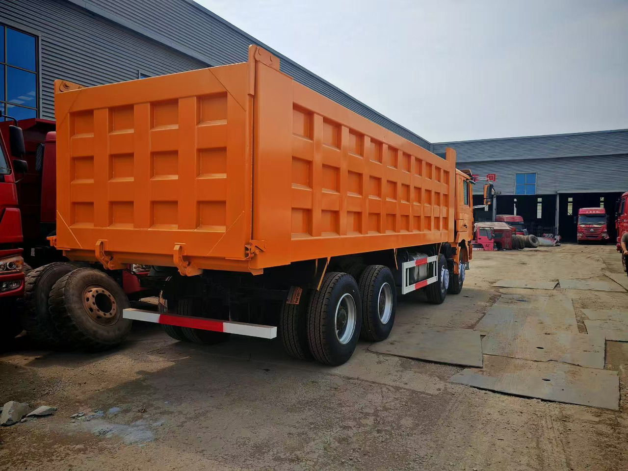 SHACMAN F3000 8*4 DUMP TRUCK - Φορτηγό ανατρεπόμενο: φωτογραφία 4 SHACMAN F3000 8*4 DUMP TRUCK - Φορτηγό ανατρεπόμενο: φωτογραφία 4