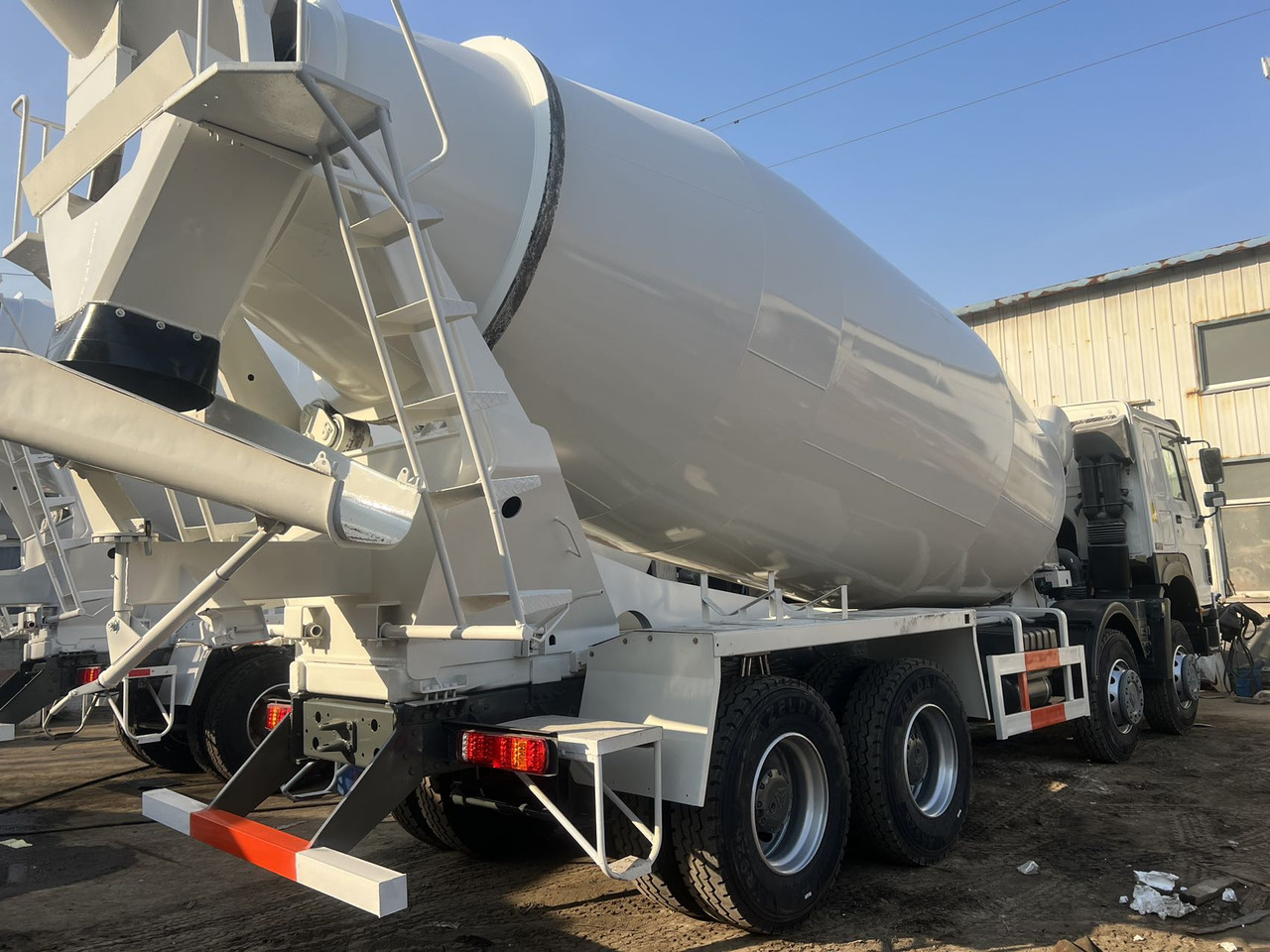 SINOTRUK HOWO 371 HP 16 CBM - Μπετονιέρα φορτηγό: φωτογραφία 1 SINOTRUK HOWO 371 HP 16 CBM - Μπετονιέρα φορτηγό: φωτογραφία 1