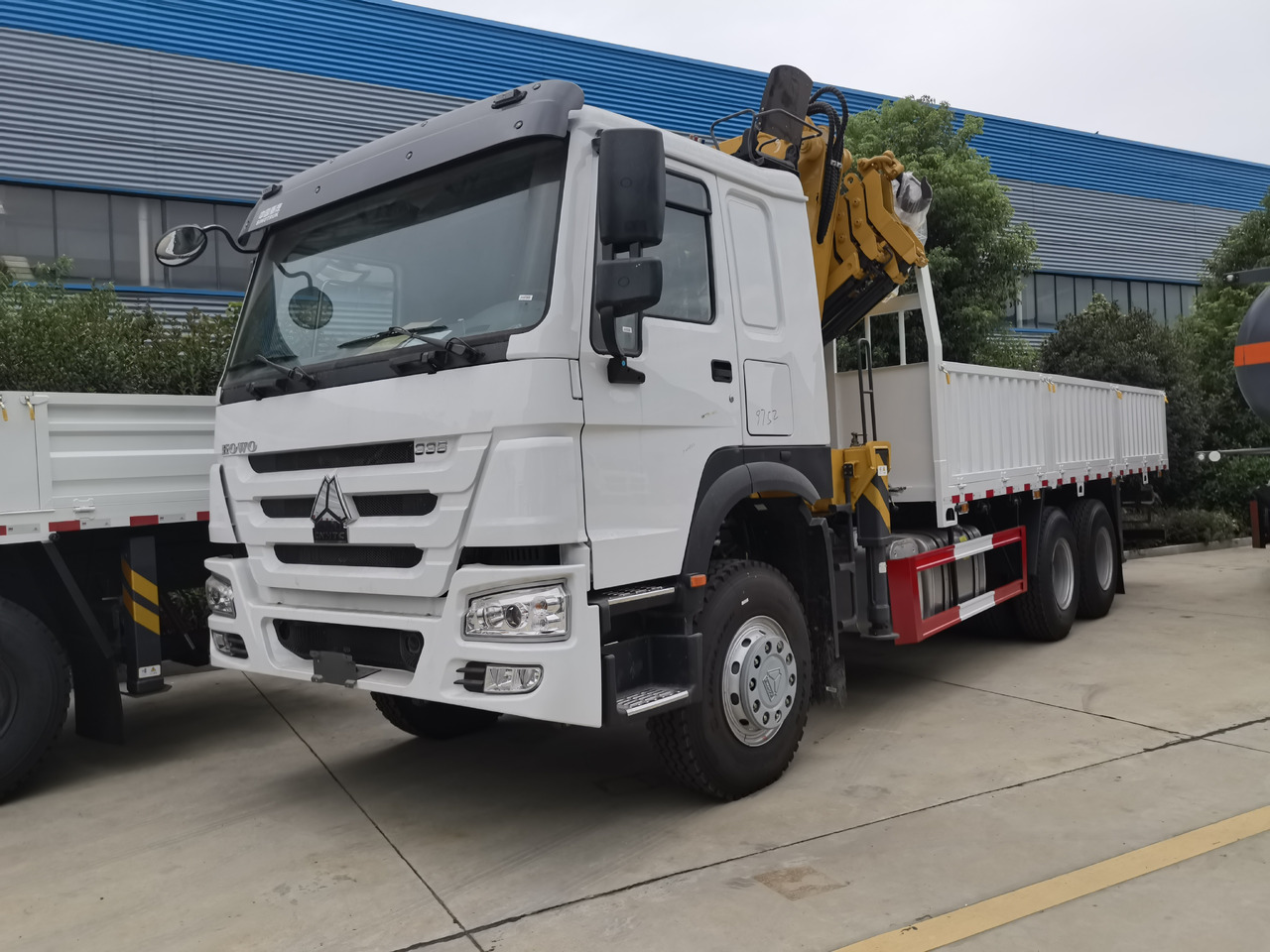 SINOTRUK HOWO 8 TON Knuckle Boom Crane TRUCK MOUNTED CRANE - Φορτηγό με γερανό: φωτογραφία 2 SINOTRUK HOWO 8 TON Knuckle Boom Crane TRUCK MOUNTED CRANE - Φορτηγό με γερανό: φωτογραφία 2