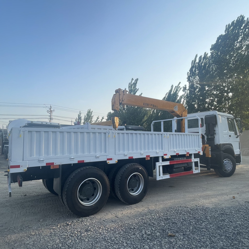 SINOTRUK HOWO 8 TON TRUCK-MOUNTED CRANE - Φορτηγό με γερανό: φωτογραφία 1 SINOTRUK HOWO 8 TON TRUCK-MOUNTED CRANE - Φορτηγό με γερανό: φωτογραφία 1