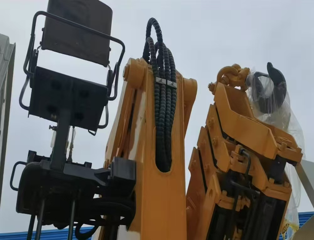 SINOTRUK HOWO 8 TON TRUCK MOUNTED CRANE - Φορτηγό με γερανό: φωτογραφία 4 SINOTRUK HOWO 8 TON TRUCK MOUNTED CRANE - Φορτηγό με γερανό: φωτογραφία 4