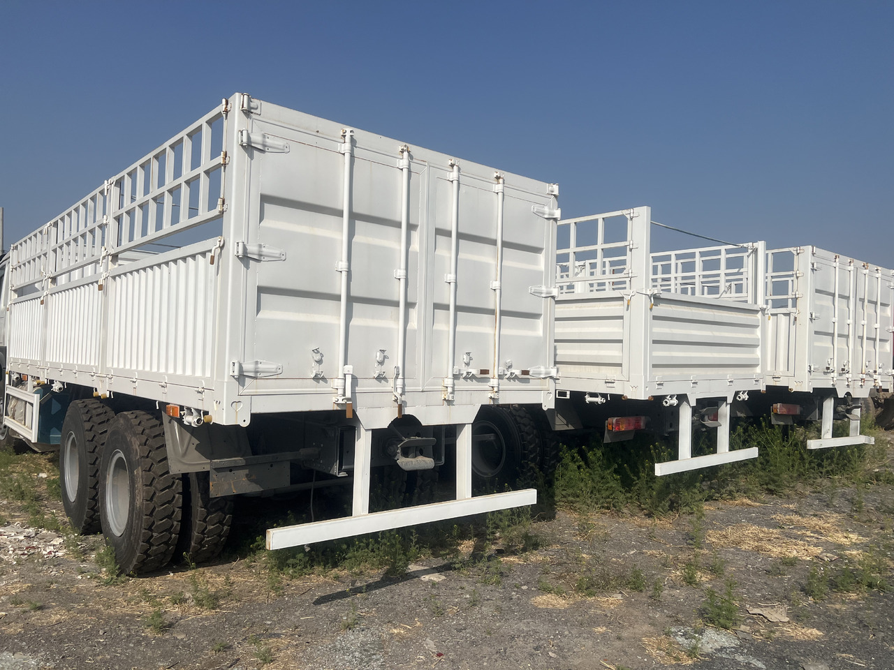 SINOTRUK HOWO DUMP TRUCK LIVESTOCK TRUCK WITH FENCE 371 380 400 420 460 HP - Φορτηγό μεταφορά ζώων: φωτογραφία 1 SINOTRUK HOWO DUMP TRUCK LIVESTOCK TRUCK WITH FENCE 371 380 400 420 460 HP - Φορτηγό μεταφορά ζώων: φωτογραφία 1