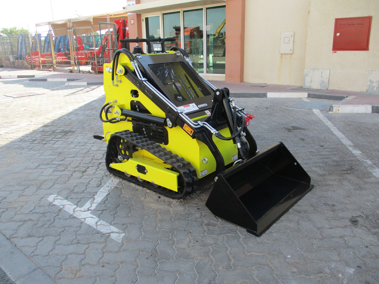 MACHPRO MPS330 Mini Skid Steer - Φορτωτής πλάγιας ολίσθησης: φωτογραφία 1 MACHPRO MPS330 Mini Skid Steer - Φορτωτής πλάγιας ολίσθησης: φωτογραφία 1