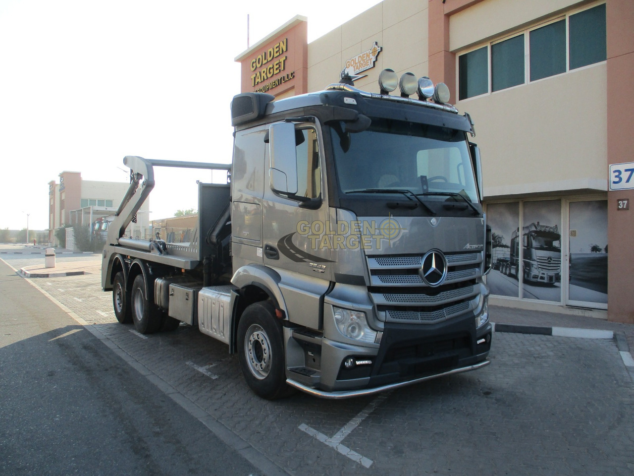 MERCEDES-BENZ 2642 6×2 DOUBLE SKIP LOADER with HIAB Crane - Φορτηγό καδοφόρος φορτωτής: φωτογραφία 1 MERCEDES-BENZ 2642 6×2 DOUBLE SKIP LOADER with HIAB Crane - Φορτηγό καδοφόρος φορτωτής: φωτογραφία 1