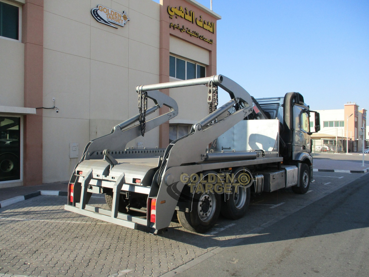 MERCEDES-BENZ 2642 6×2 DOUBLE SKIP LOADER with HIAB Crane - Φορτηγό καδοφόρος φορτωτής: φωτογραφία 3 MERCEDES-BENZ 2642 6×2 DOUBLE SKIP LOADER with HIAB Crane - Φορτηγό καδοφόρος φορτωτής: φωτογραφία 3