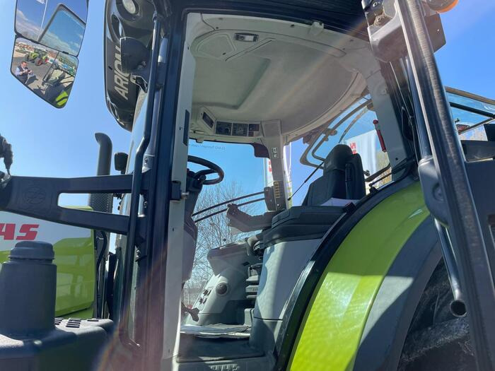 Claas Arion 650 - Τρακτέρ: φωτογραφία 2 Claas Arion 650 - Τρακτέρ: φωτογραφία 2