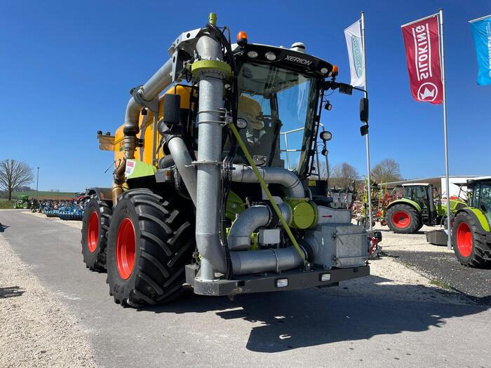 Claas Xerion 4000 - Τρακτέρ: φωτογραφία 1 Claas Xerion 4000 - Τρακτέρ: φωτογραφία 1