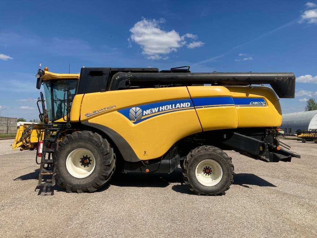 New Holland CX 8070 - Θεριζοαλωνιστική μηχανή: φωτογραφία 2 New Holland CX 8070 - Θεριζοαλωνιστική μηχανή: φωτογραφία 2