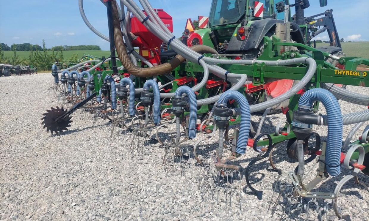 Thyregod TRV 12 med frø-/gødning-udstyr - Γεωργικά μηχανήματα: φωτογραφία 1 Thyregod TRV 12 med frø-/gødning-udstyr - Γεωργικά μηχανήματα: φωτογραφία 1