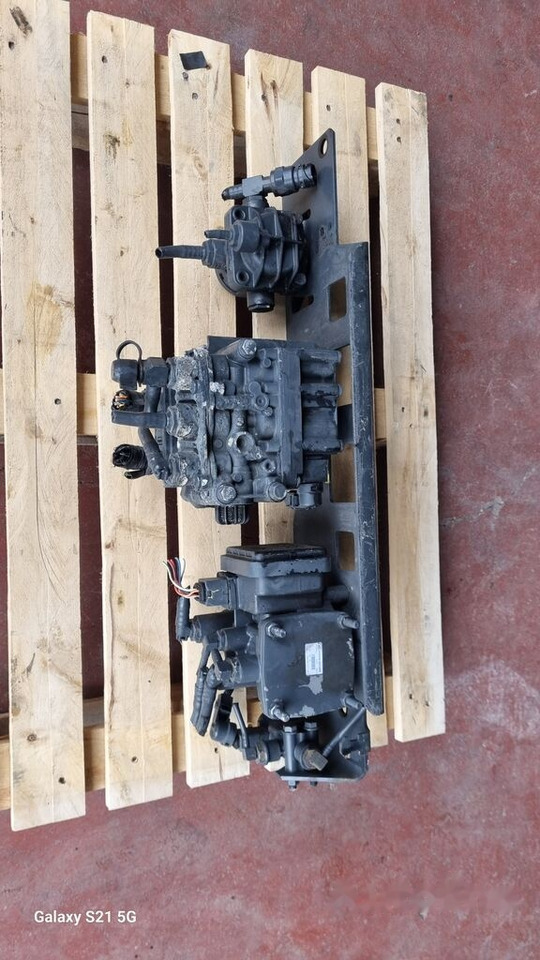 KNORR-BREMSE Knorr-Bremse AIR DRYER Mercedes-Benz ACTROS MP4 - Βαλβίδα φρένων για Φορτηγό: φωτογραφία 4 KNORR-BREMSE Knorr-Bremse AIR DRYER Mercedes-Benz ACTROS MP4 - Βαλβίδα φρένων για Φορτηγό: φωτογραφία 4