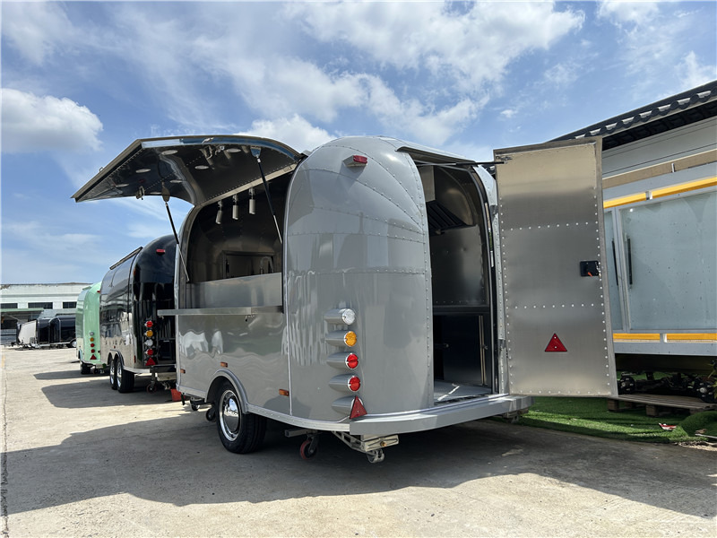 Small Food Trailer Crepes, Gelato & More | European Street Food Truck - Ρυμουλκούμενη καντίνα: φωτογραφία 3 Small Food Trailer Crepes, Gelato & More | European Street Food Truck - Ρυμουλκούμενη καντίνα: φωτογραφία 3