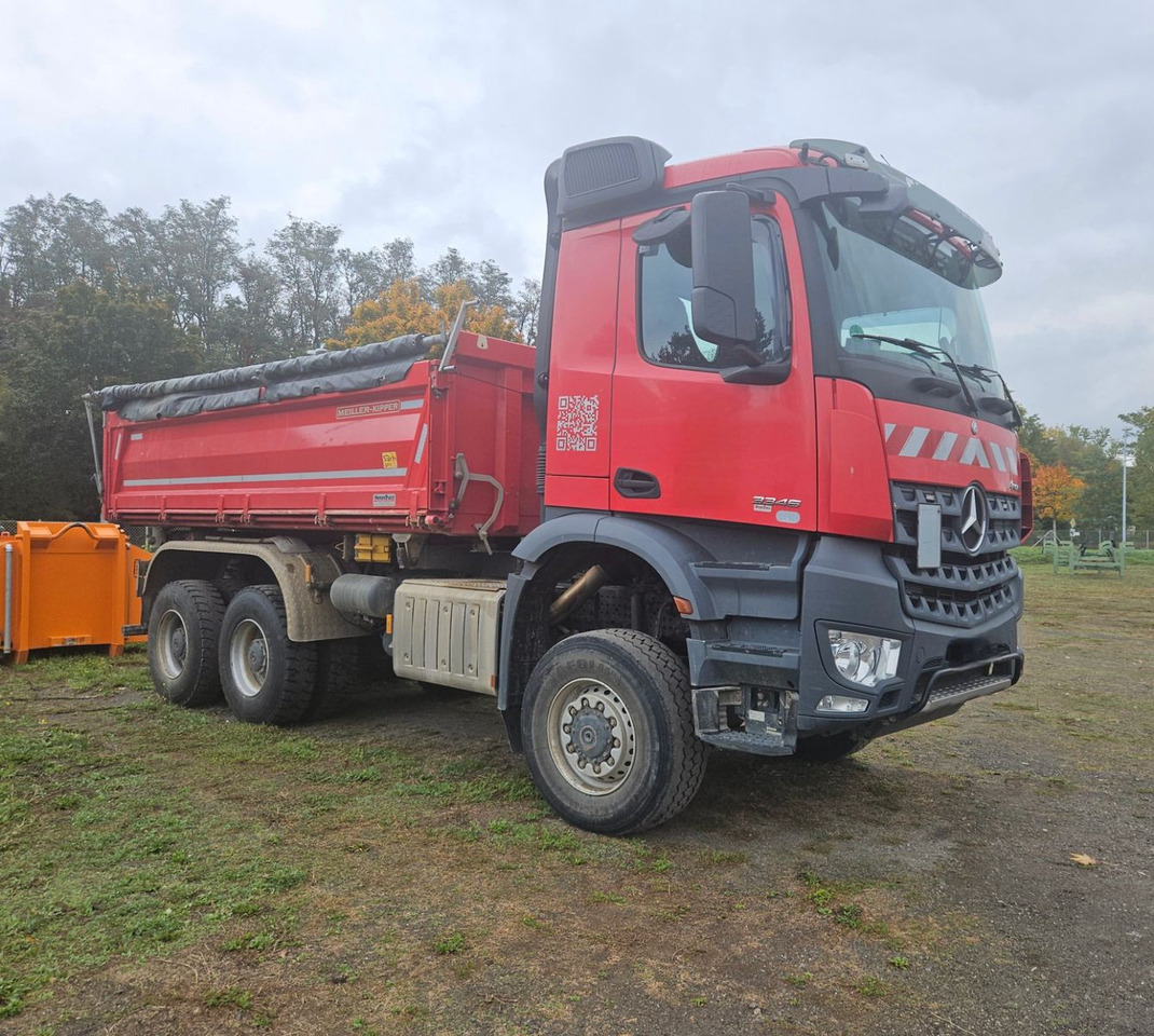 Mercedes-Benz Arocs 3346 6x6 Dreiseitenkipper mit Bordmatik - Φορτηγό ανατρεπόμενο: φωτογραφία 4 Mercedes-Benz Arocs 3346 6x6 Dreiseitenkipper mit Bordmatik - Φορτηγό ανατρεπόμενο: φωτογραφία 4