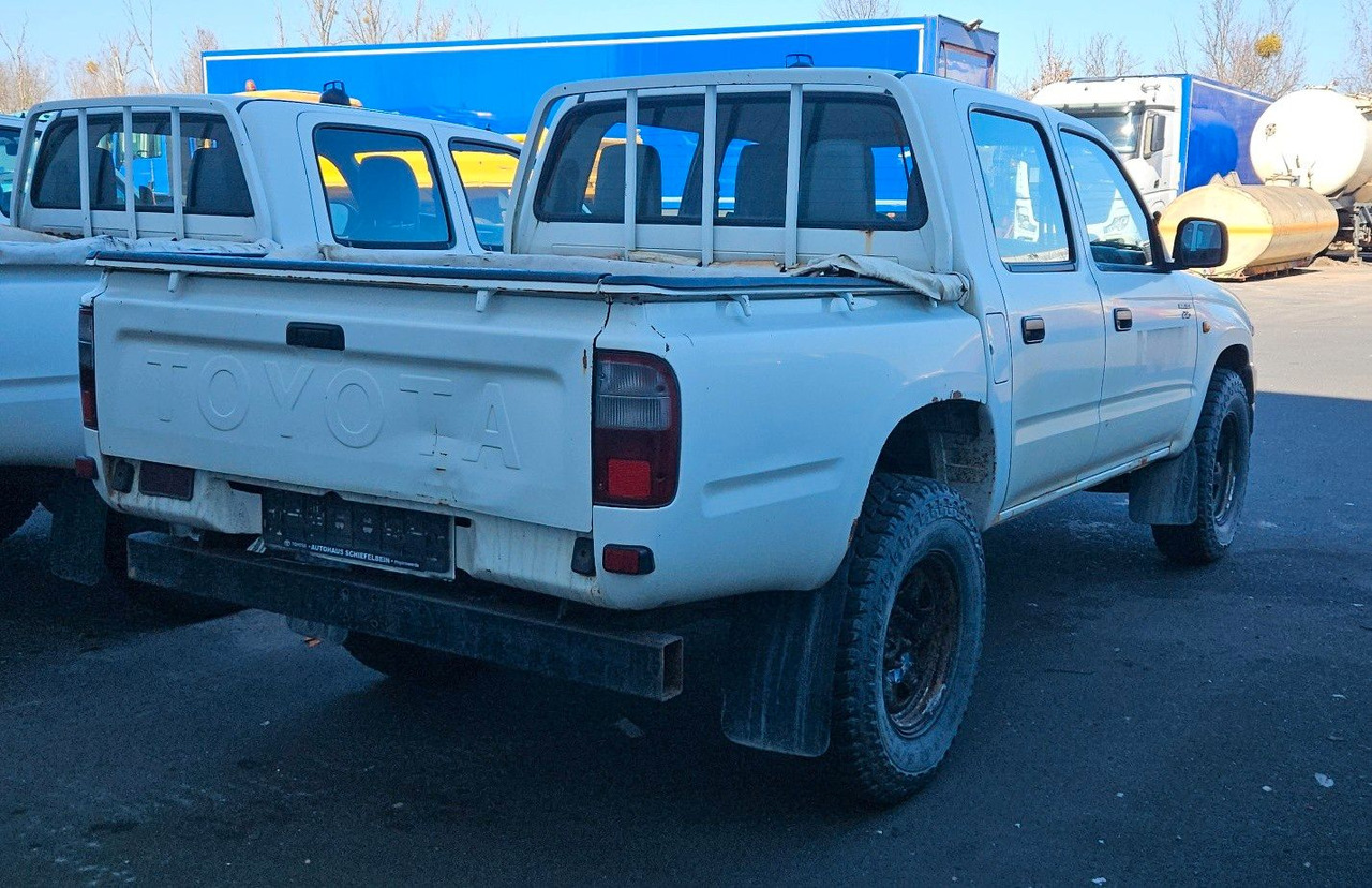Toyota Hilux Double Cab 4x4 - SUV: φωτογραφία 3 Toyota Hilux Double Cab 4x4 - SUV: φωτογραφία 3