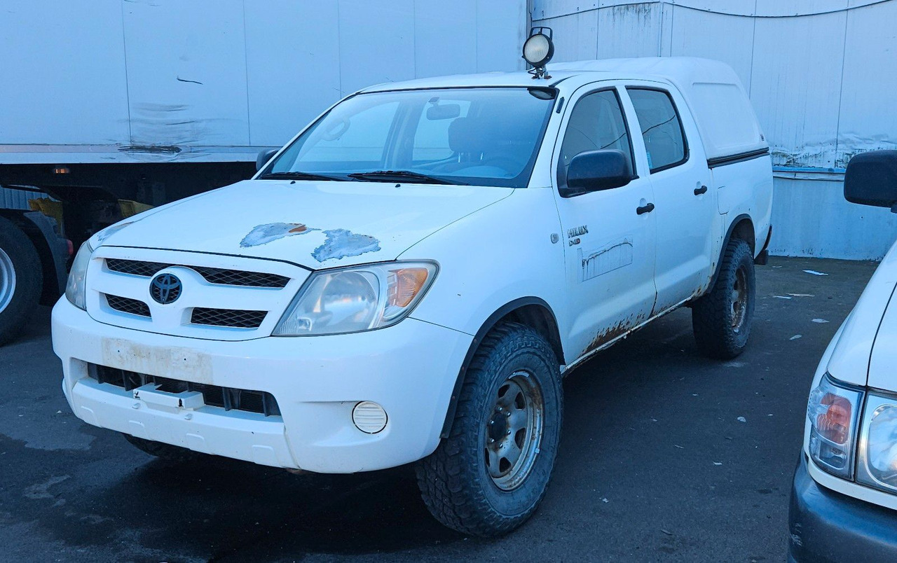 Toyota Hilux Double Cab 4x4 - SUV: φωτογραφία 1 Toyota Hilux Double Cab 4x4 - SUV: φωτογραφία 1