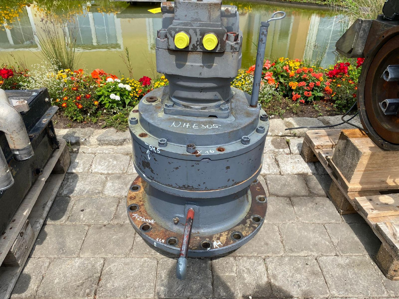 Holland E 305 - Μειωτήρας περιστροφής για Κατασκευή μηχανήματα: φωτογραφία 3 Holland E 305 - Μειωτήρας περιστροφής για Κατασκευή μηχανήματα: φωτογραφία 3