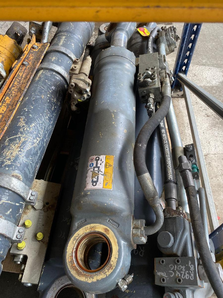 Liebherr R 924 C - Υδραυλικός κύλινδρος για Κατασκευή μηχανήματα: φωτογραφία 1 Liebherr R 924 C - Υδραυλικός κύλινδρος για Κατασκευή μηχανήματα: φωτογραφία 1