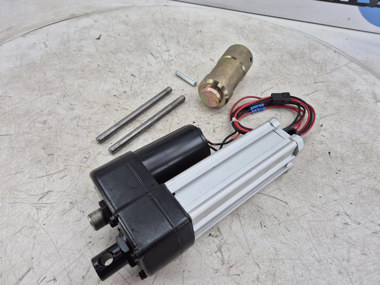 Demag AC 120 Counterweigt locking liniar motor set - Ηλεκτρικό σύστημα για Γερανός: φωτογραφία 1 Demag AC 120 Counterweigt locking liniar motor set - Ηλεκτρικό σύστημα για Γερανός: φωτογραφία 1