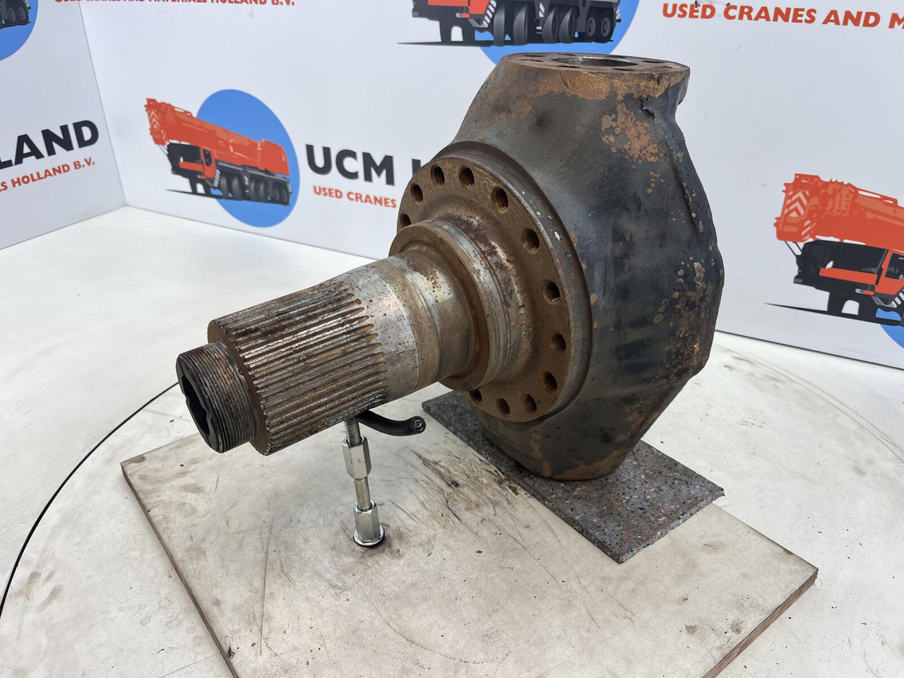 FAUN RTF 40 Steering knuckle 16 holes axle 3 - Ακραξόνιο για Γερανός: φωτογραφία 1 FAUN RTF 40 Steering knuckle 16 holes axle 3 - Ακραξόνιο για Γερανός: φωτογραφία 1