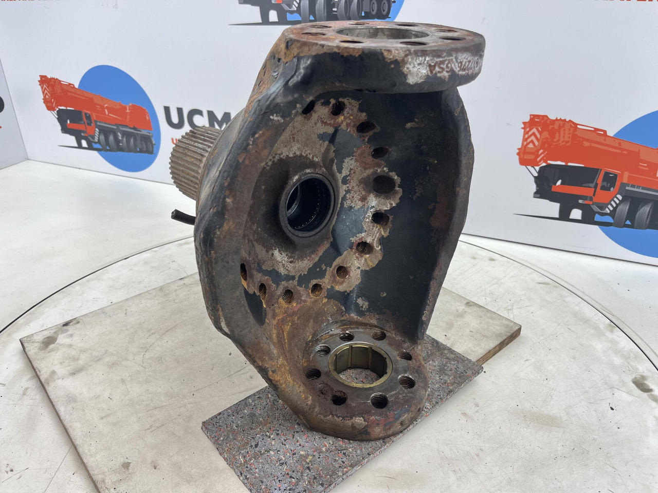 FAUN RTF 40 Steering knuckle 16 holes axle 3 - Ακραξόνιο για Γερανός: φωτογραφία 4 FAUN RTF 40 Steering knuckle 16 holes axle 3 - Ακραξόνιο για Γερανός: φωτογραφία 4