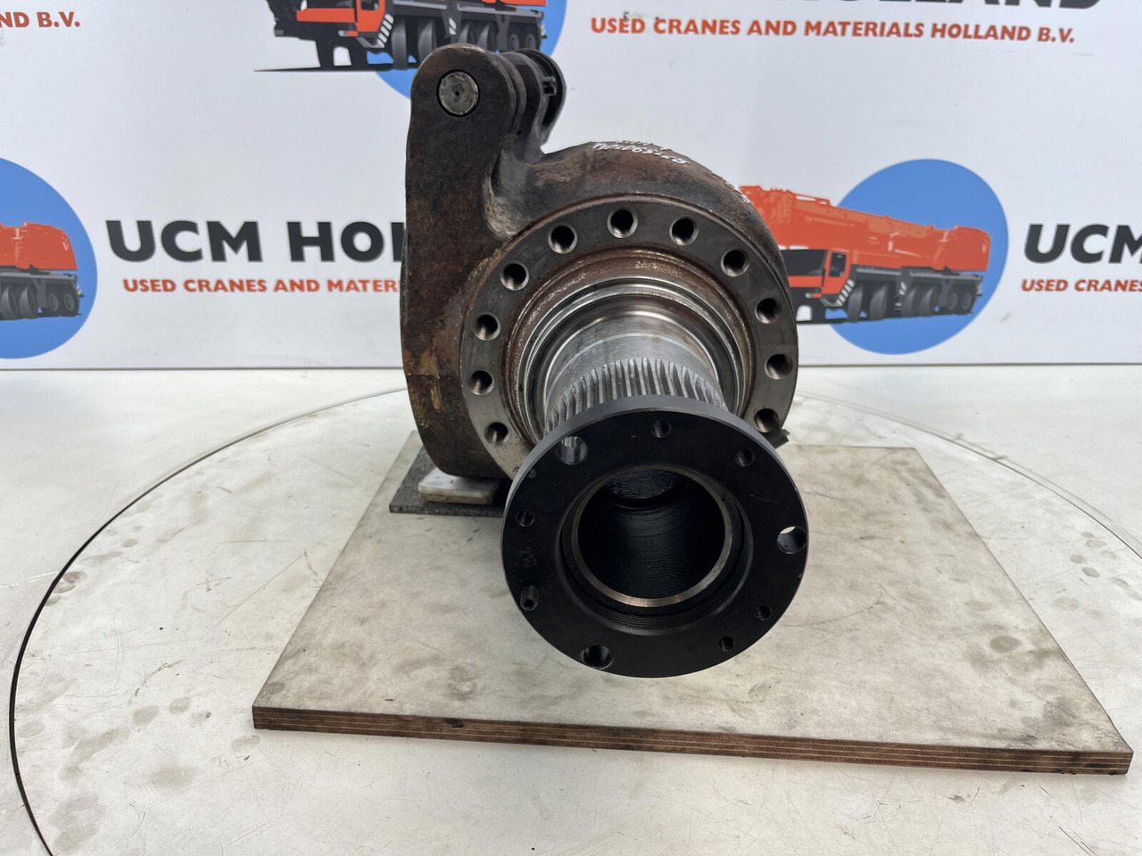 Grove GMK Megatrak steering knuckle 16 holes - Ακραξόνιο για Γερανός: φωτογραφία 2 Grove GMK Megatrak steering knuckle 16 holes - Ακραξόνιο για Γερανός: φωτογραφία 2