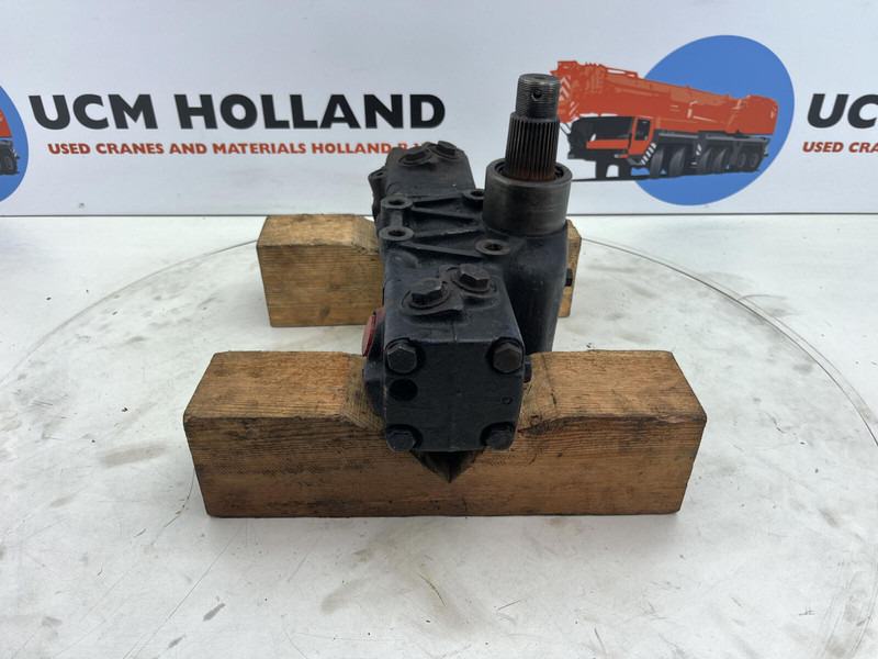 Krupp KMK 4070 steering box only for parts - Κολώνα τιμονιού για Γερανός: φωτογραφία 4 Krupp KMK 4070 steering box only for parts - Κολώνα τιμονιού για Γερανός: φωτογραφία 4