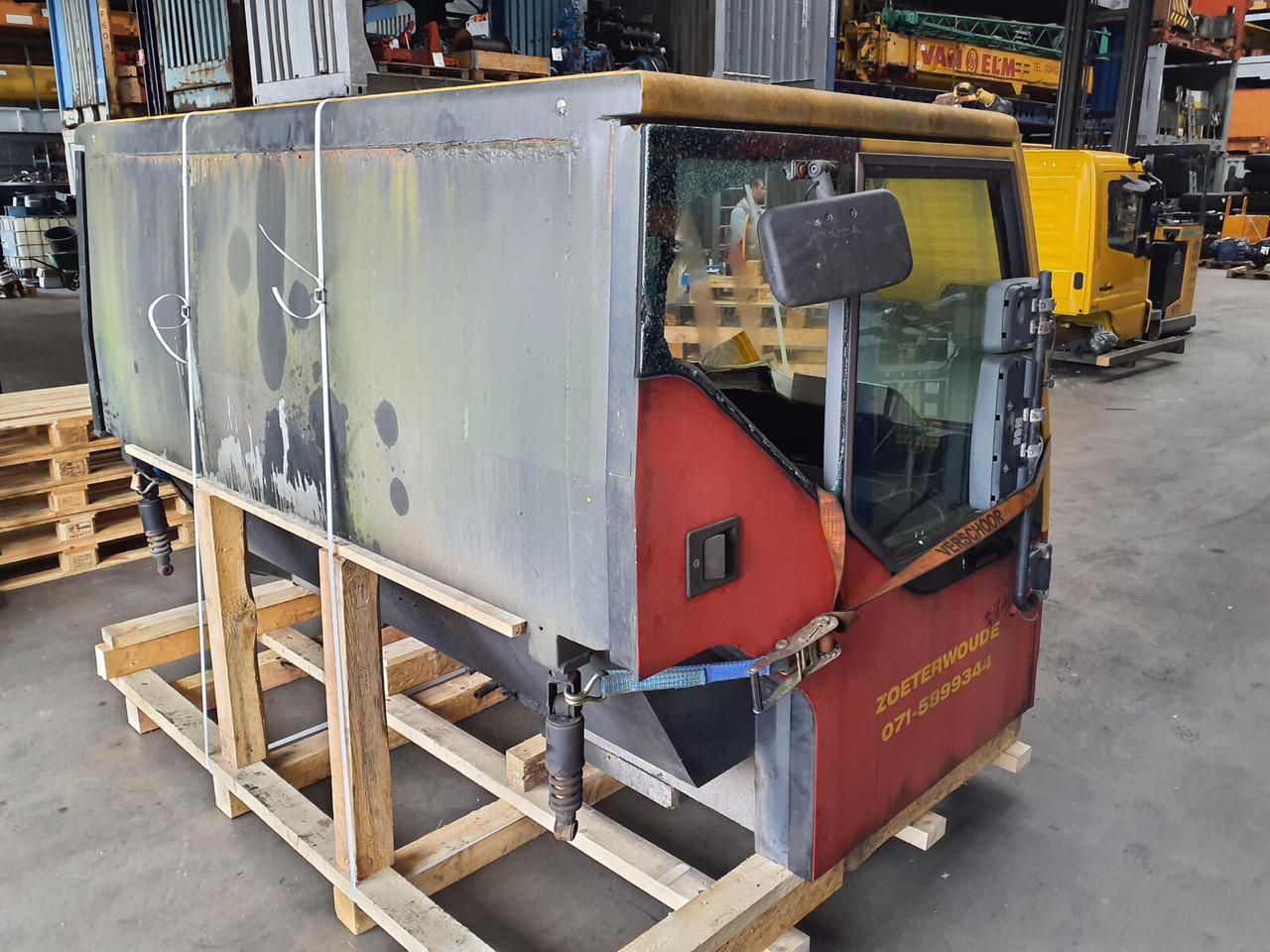 Liebherr LTM 1060-2 drivers cabin - Καμπίνα για Γερανός: φωτογραφία 3 Liebherr LTM 1060-2 drivers cabin - Καμπίνα για Γερανός: φωτογραφία 3