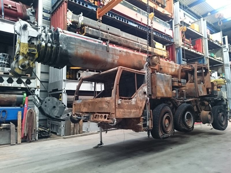 Liebherr LTM 1060-2 for parts - Τηλεσκοπικός γερανός: φωτογραφία 2 Liebherr LTM 1060-2 for parts - Τηλεσκοπικός γερανός: φωτογραφία 2