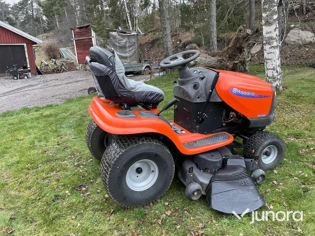 Åkgräsklippare - Husqvarna YTH2148 - Χλοοκοπτικό: φωτογραφία 3 Åkgräsklippare - Husqvarna YTH2148 - Χλοοκοπτικό: φωτογραφία 3