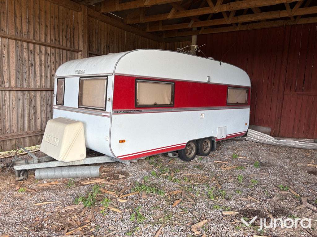 Husvagn - Kabe, Smaragd Grand Deluxe - Ρυμουλκούμενο τροχόσπιτο: φωτογραφία 1 Husvagn - Kabe, Smaragd Grand Deluxe - Ρυμουλκούμενο τροχόσπιτο: φωτογραφία 1