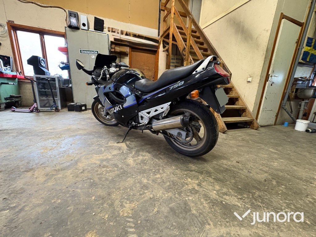 Motorcykel - Suzuki, GSX 750 F - Μοτοσικλέτα: φωτογραφία 3 Motorcykel - Suzuki, GSX 750 F - Μοτοσικλέτα: φωτογραφία 3