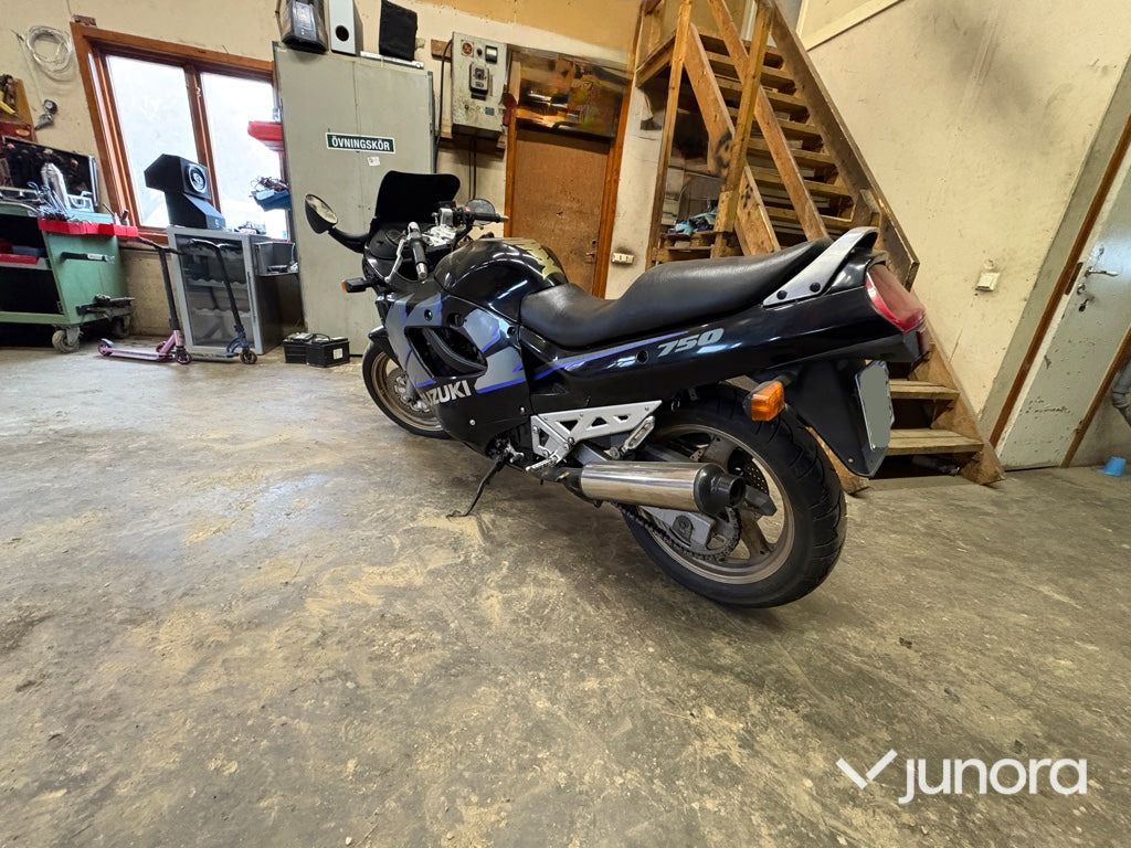 Motorcykel - Suzuki, GSX 750 F - Μοτοσικλέτα: φωτογραφία 4 Motorcykel - Suzuki, GSX 750 F - Μοτοσικλέτα: φωτογραφία 4