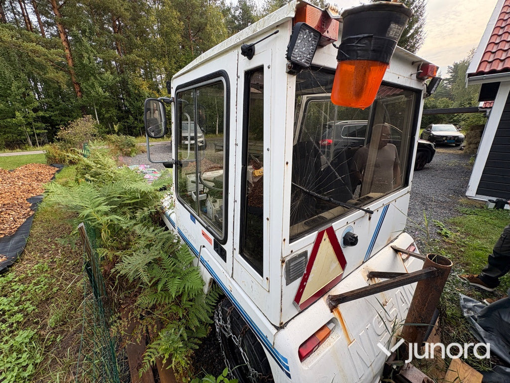 Plogbil - Bagagetruck - Ελκυστήρας αποσκευών: φωτογραφία 2 Plogbil - Bagagetruck - Ελκυστήρας αποσκευών: φωτογραφία 2