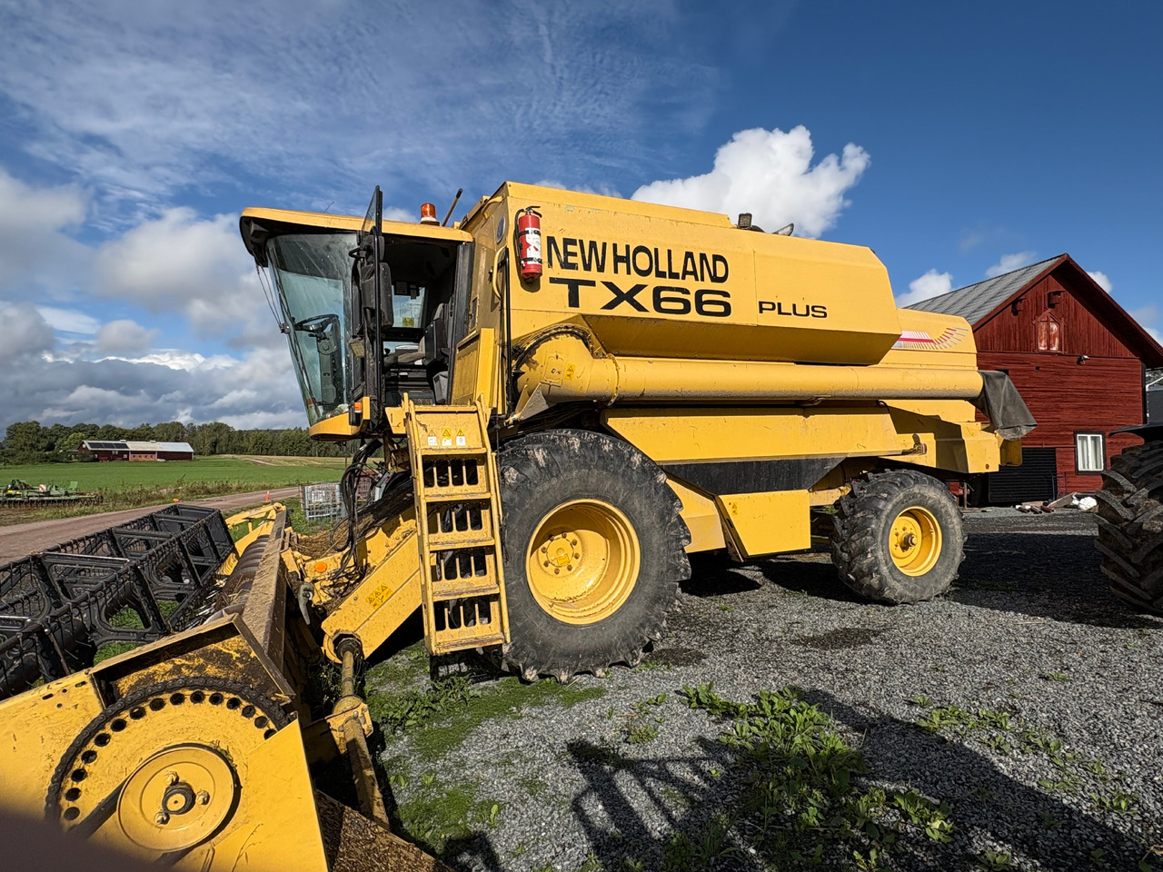Skördetröska - New Holland TX66 Plus - Θεριζοαλωνιστική μηχανή: φωτογραφία 2 Skördetröska - New Holland TX66 Plus - Θεριζοαλωνιστική μηχανή: φωτογραφία 2