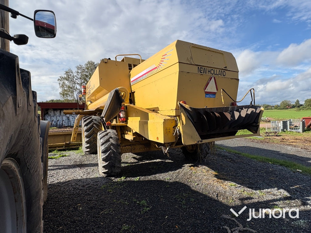 Skördetröska - New Holland TX66 Plus - Θεριζοαλωνιστική μηχανή: φωτογραφία 4 Skördetröska - New Holland TX66 Plus - Θεριζοαλωνιστική μηχανή: φωτογραφία 4