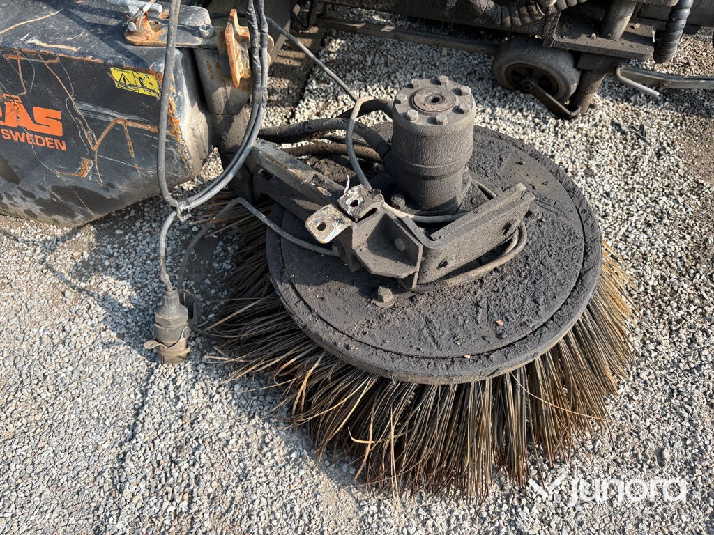 Sopmaskin Bogserad - Fjärås, FS 700 - Σάρωθρο δρόμων: φωτογραφία 4 Sopmaskin Bogserad - Fjärås, FS 700 - Σάρωθρο δρόμων: φωτογραφία 4