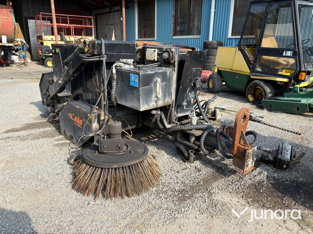 Sopmaskin Bogserad - Fjärås, FS 700 - Σάρωθρο δρόμων: φωτογραφία 3 Sopmaskin Bogserad - Fjärås, FS 700 - Σάρωθρο δρόμων: φωτογραφία 3