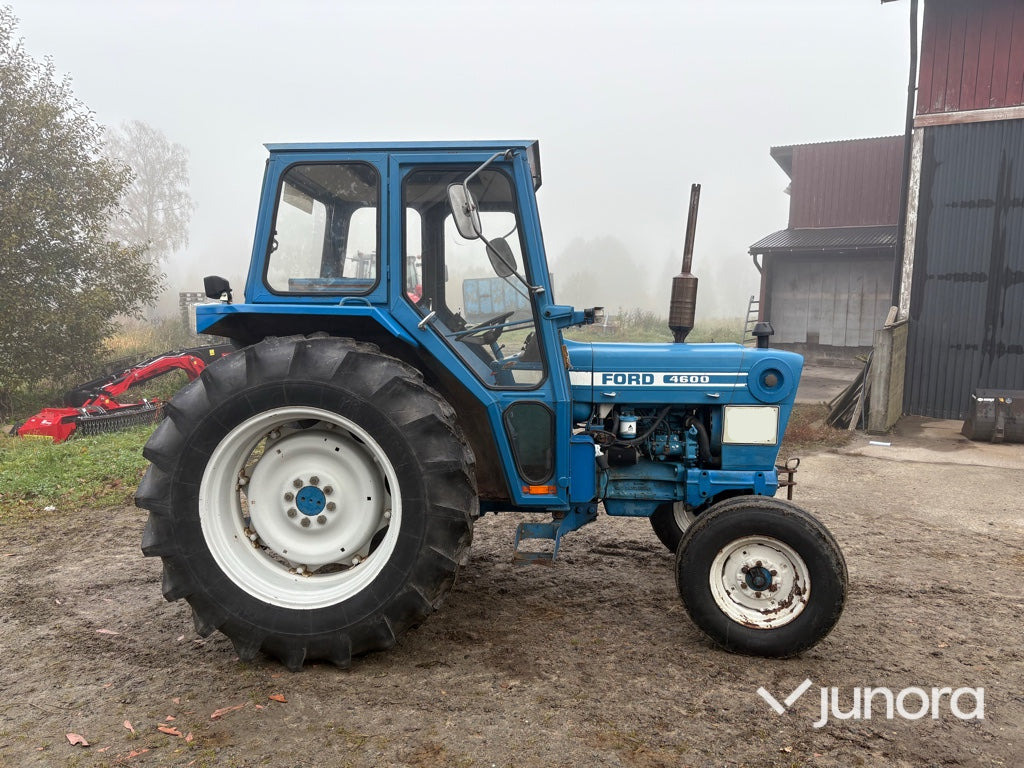 Traktor - Ford 4600 1976 - Τρακτέρ: φωτογραφία 3 Traktor - Ford 4600 1976 - Τρακτέρ: φωτογραφία 3