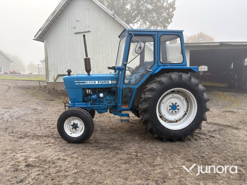 Traktor - Ford 4600 1976 - Τρακτέρ: φωτογραφία 5 Traktor - Ford 4600 1976 - Τρακτέρ: φωτογραφία 5