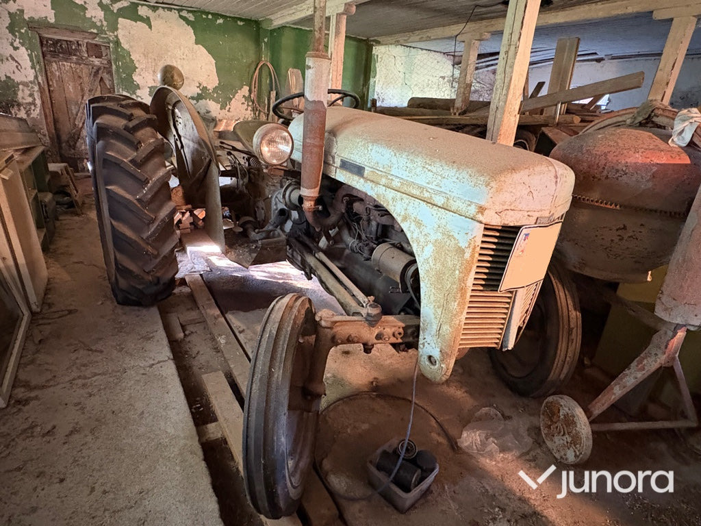 Traktor - Massey Ferguson, Grålle - Τρακτέρ: φωτογραφία 3 Traktor - Massey Ferguson, Grålle - Τρακτέρ: φωτογραφία 3