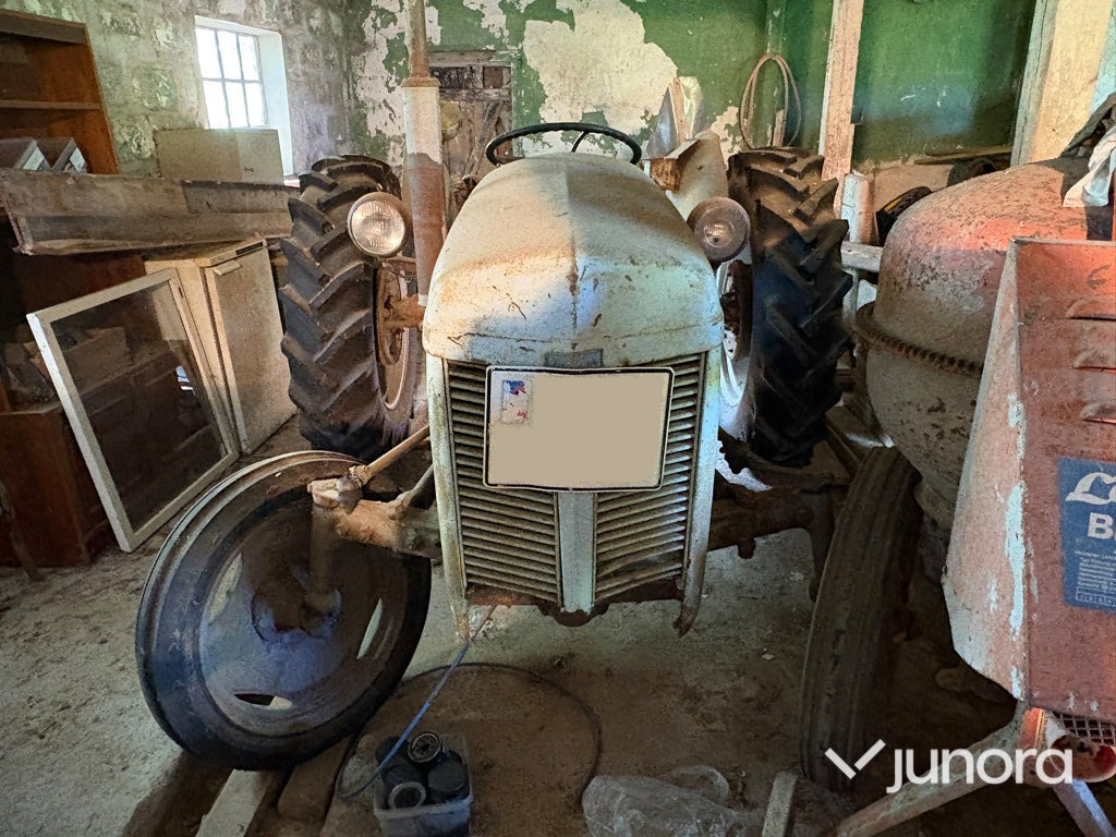 Traktor - Massey Ferguson, Grålle - Τρακτέρ: φωτογραφία 1 Traktor - Massey Ferguson, Grålle - Τρακτέρ: φωτογραφία 1