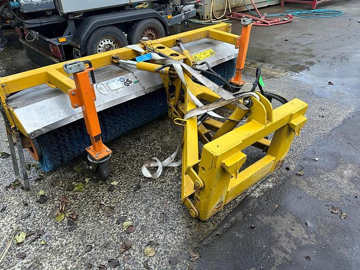 Aebi-Schmidt VKS 22-H - Σκούπα: φωτογραφία 4 Aebi-Schmidt VKS 22-H - Σκούπα: φωτογραφία 4