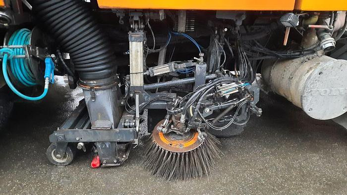 Σάρωθρο δρόμων VOLVO M9 4x2R + Johnston Beam VX800 Road Cleaner: φωτογραφία 11