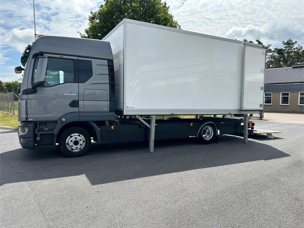 MAN TGL 8-220 4x2 BL incl. 2 stk veksellad - Φορτηγό μεταφοράς εμπορευματοκιβωτίων/ Κινητό αμάξωμα: φωτογραφία 4 MAN TGL 8-220 4x2 BL incl. 2 stk veksellad - Φορτηγό μεταφοράς εμπορευματοκιβωτίων/ Κινητό αμάξωμα: φωτογραφία 4