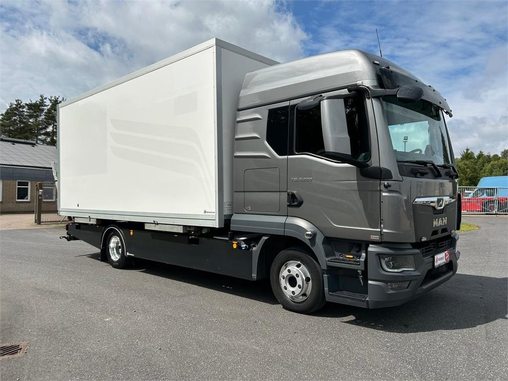 MAN TGL 8-220 4x2 BL incl. 2 stk veksellad - Φορτηγό μεταφοράς εμπορευματοκιβωτίων/ Κινητό αμάξωμα: φωτογραφία 1 MAN TGL 8-220 4x2 BL incl. 2 stk veksellad - Φορτηγό μεταφοράς εμπορευματοκιβωτίων/ Κινητό αμάξωμα: φωτογραφία 1