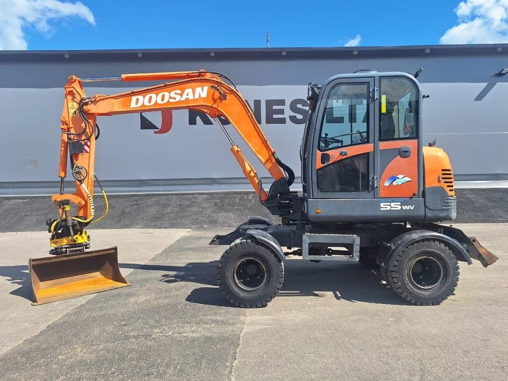 Doosan S55W PYÖRITTÄJÄLLÄ - Τροχοφόρος εκσκαφέας: φωτογραφία 1 Doosan S55W PYÖRITTÄJÄLLÄ - Τροχοφόρος εκσκαφέας: φωτογραφία 1
