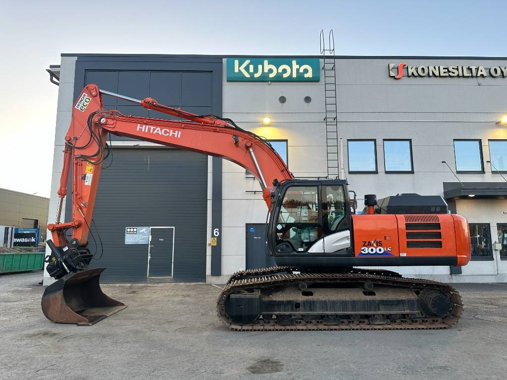 Hitachi ZX 300 LC-6 Kallistuva kauha S80 - Ερπυστριοφόρος εκσκαφέας: φωτογραφία 1 Hitachi ZX 300 LC-6 Kallistuva kauha S80 - Ερπυστριοφόρος εκσκαφέας: φωτογραφία 1